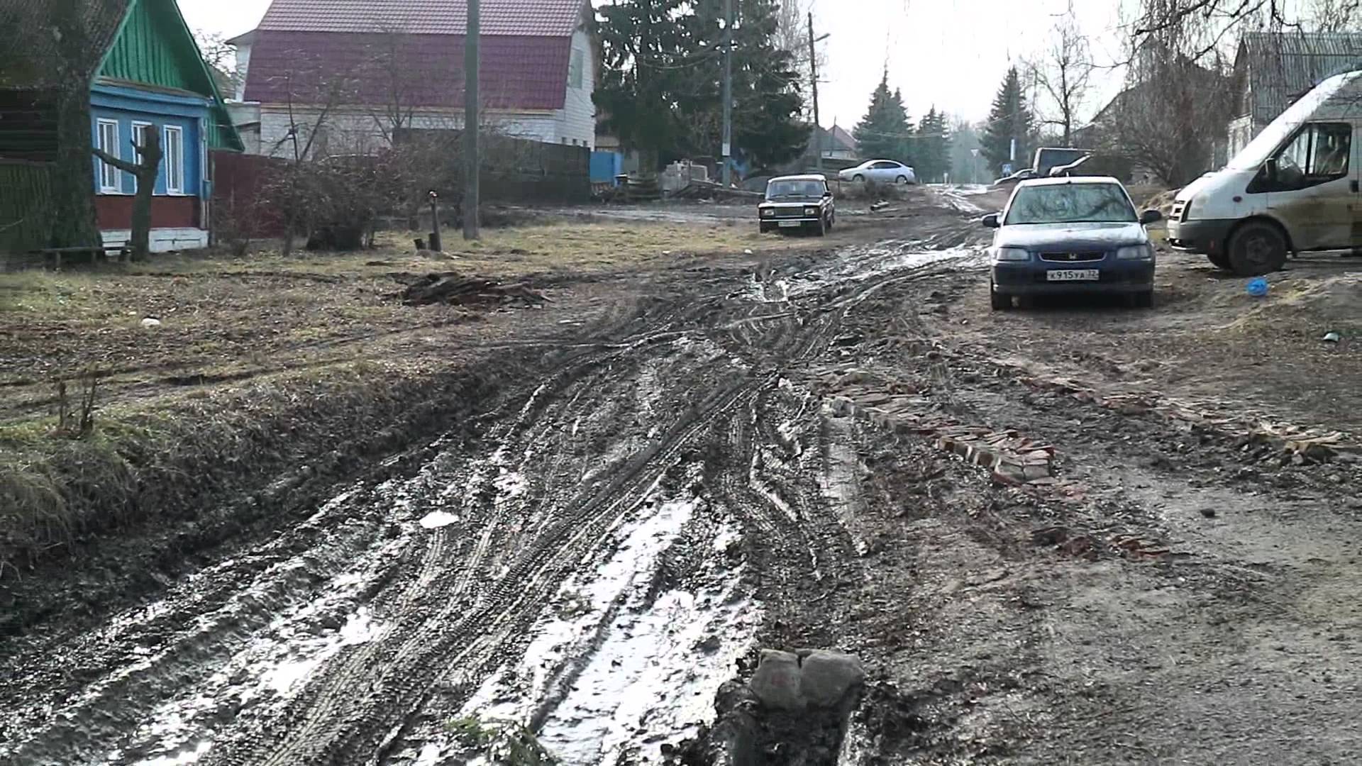 Разбитая дорога в деревне